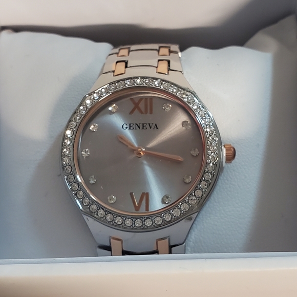 Geneva Womens Rose Goldtone Bracelet Watch NIB NWT - Picture 1 of 4